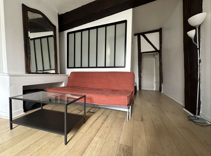 Superb Apartment in Heart of Historic Town