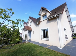Impressive Detached House with Lovely Garden