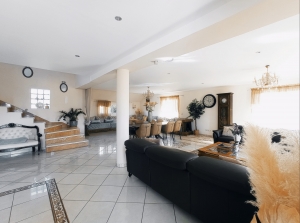 Impressive Detached House with Lovely Garden