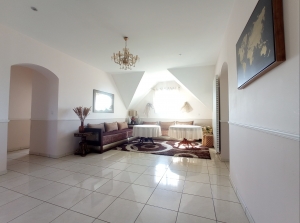 Impressive Detached House with Lovely Garden