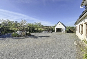 Detached Country House with Outbuilding