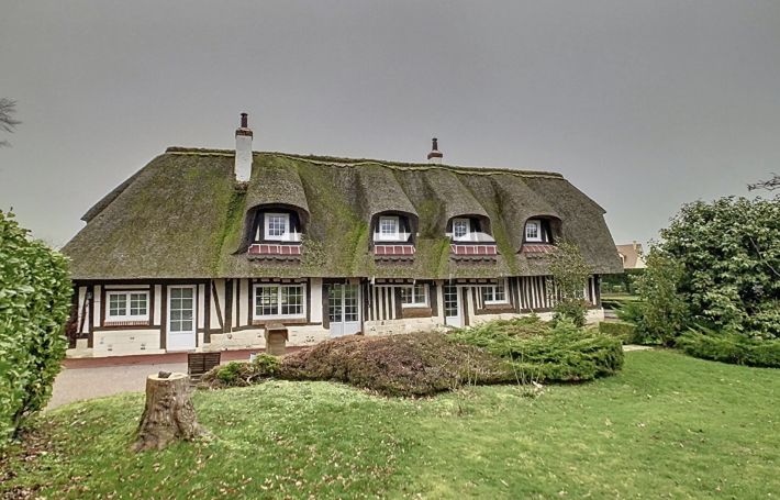 Main Photo of a 5 bedroom  Cottage for sale