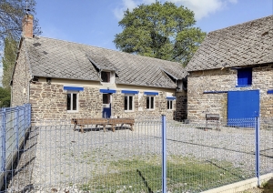 Detached Country House with Outbuilding