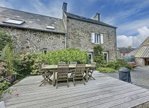 Main House and Guest Cottage in Coastal Village