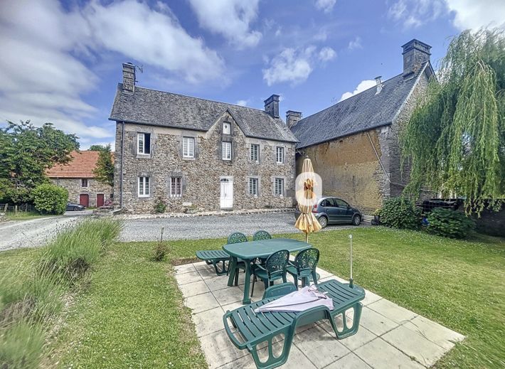 Main Photo of a 3 bedroom  House for sale