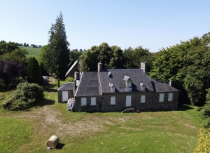 Detached Country House with Outbuilding
