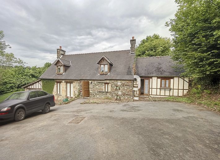 Main Photo of a 3 bedroom  Country House for sale