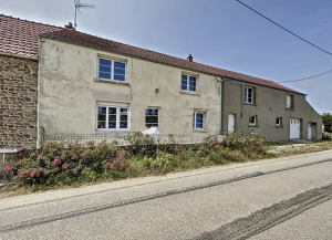 Vast House with Outbuildings Close to the Coast