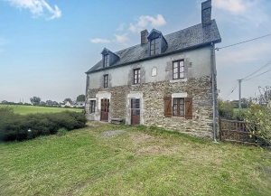 Detached House with Garden and Open View