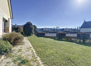 Detached House with Garden