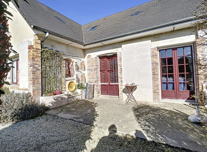 Detached House with Garden