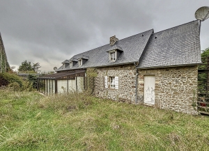 Detached House with Garden Close to the Coast