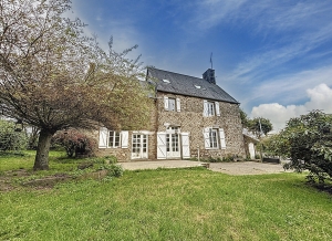 Detached Country House with Outbuilding
