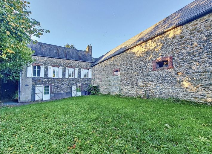 Detached Country House with Outbuilding