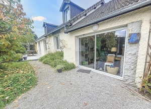 Coastal Property in Fine Fettle with Landscaped Garden