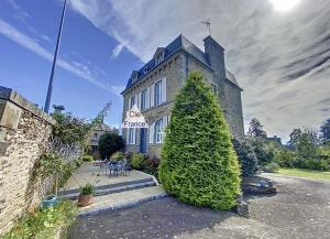 Manor House with Landscaped Gardens