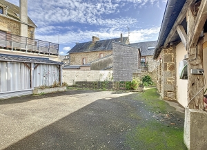 House with Garden in Coastal Resort