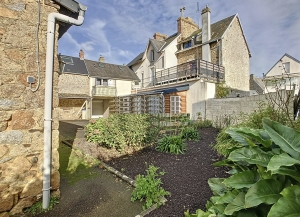 House with Garden in Coastal Resort
