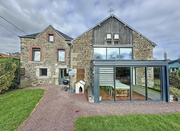 Main Photo of a 5 bedroom  House for sale