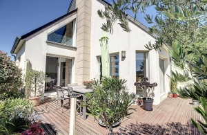 Contemporary Detached House in Coastal Location