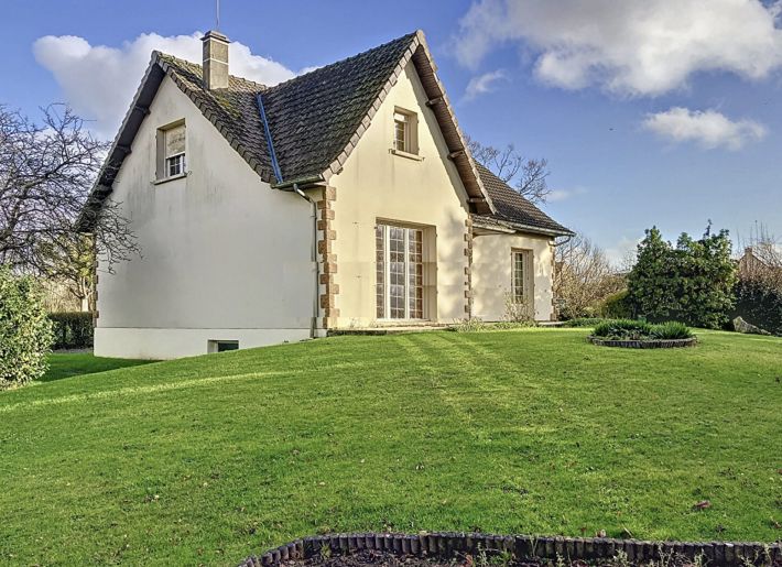 Main Photo of a 4 bedroom  Country House for sale