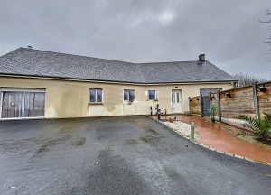 Single Storey Villa With Garden