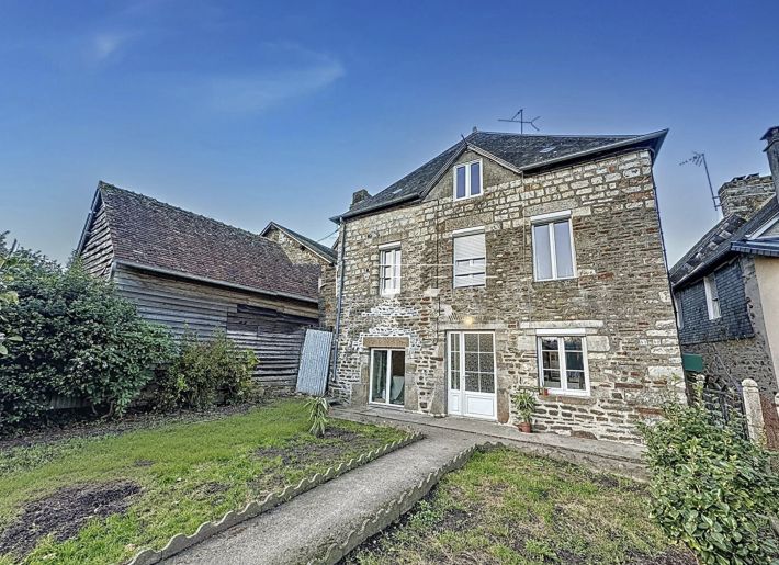 Main Photo of a 2 bedroom  House for sale