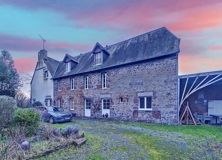 Main Photo of a 4 bedroom  Country House for sale