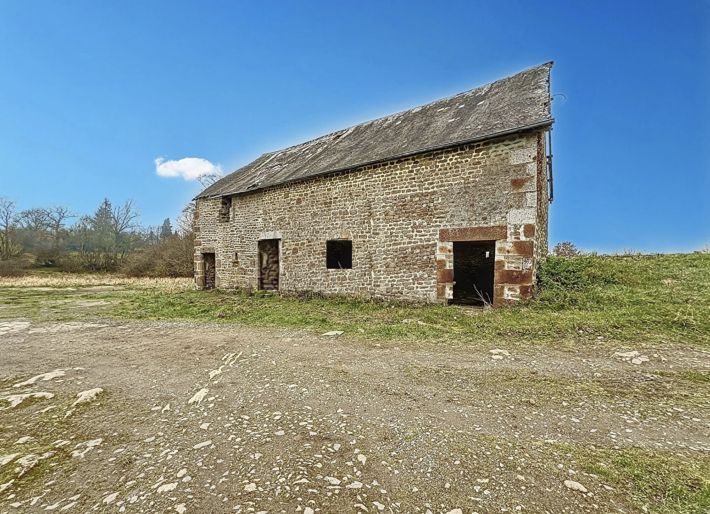 Farmhouse with Countryside Barns to Renovate
