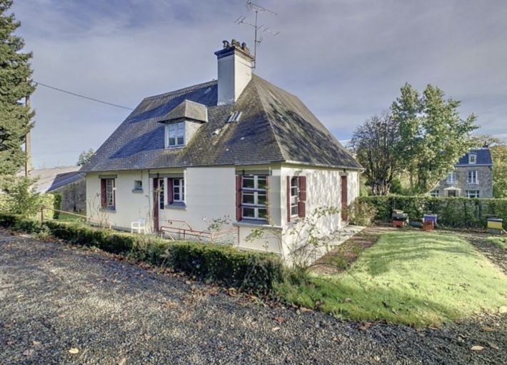 Main Photo of a 5 bedroom  House for sale