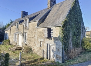 Detached Country House with Outbuilding