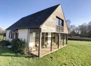 Detached House with Conservatory and Large Garden
