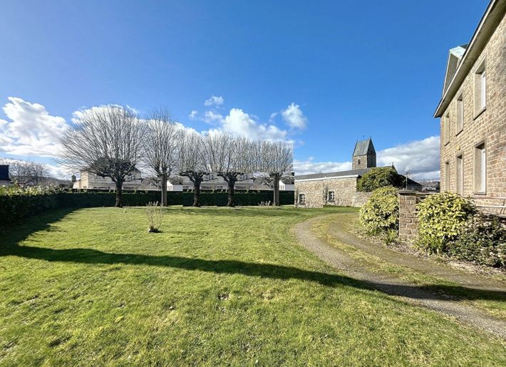 Manor House with Outbuilding in Lovely Garden
