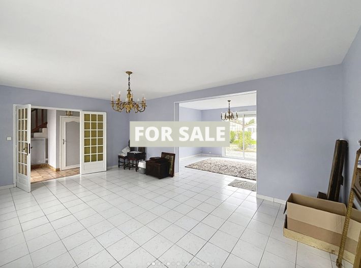 Detached House with Garden