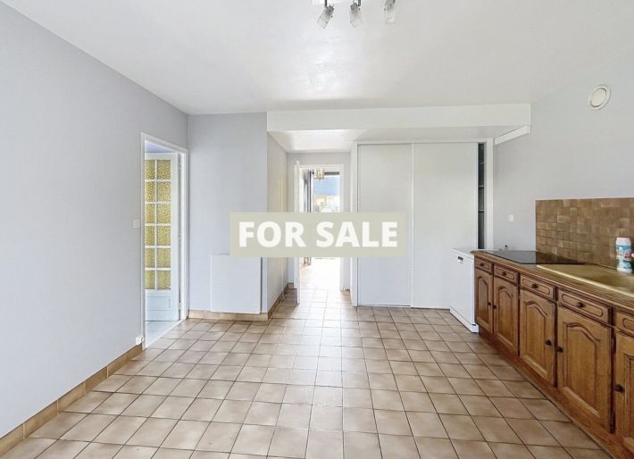 Detached House with Garden