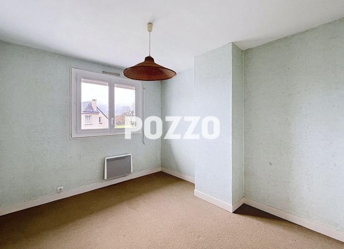 Detached House with Garden