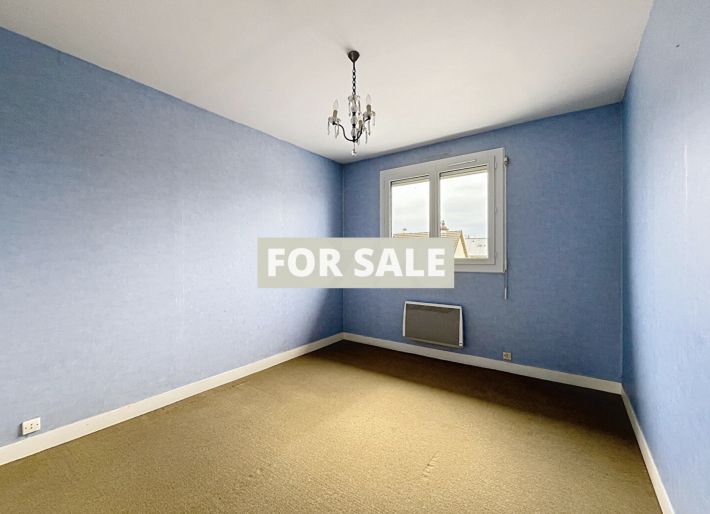 Detached House with Garden