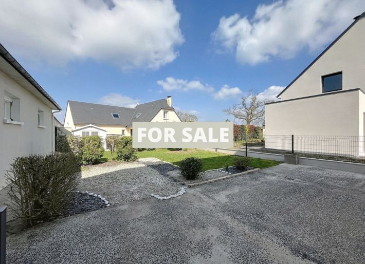 Detached House with Garden