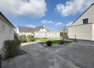 Detached House with Garden