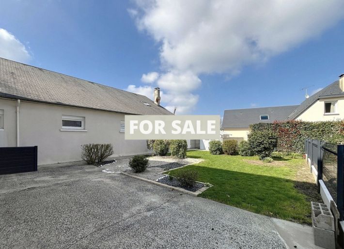 Detached House with Garden