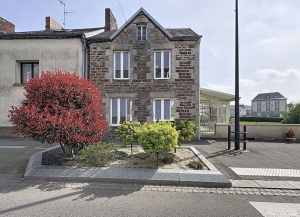 Traditional House with Garden