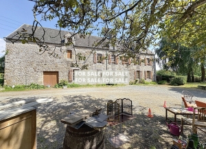 Detached Country House with Outbuilding