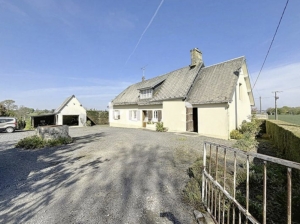 Detached Country House with Outbuilding