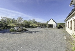 Detached Country House with Outbuilding