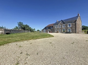 Detached Country House with Outbuilding and Open Views