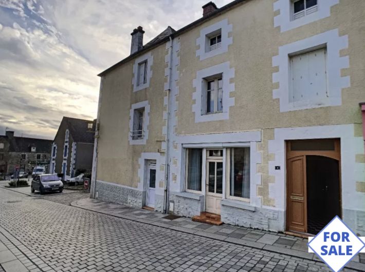 Town House in Excellent Order, Strong Potential