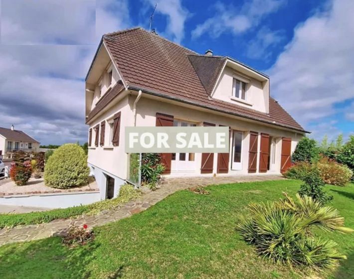Detached House with Landscaped Garden