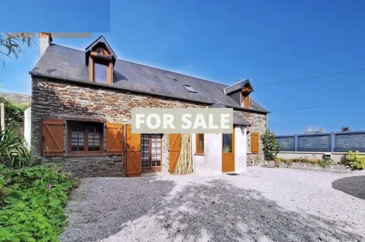 Detached Country House with Outbuilding