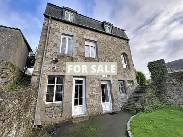 Main House with Guest Cottage and Garden