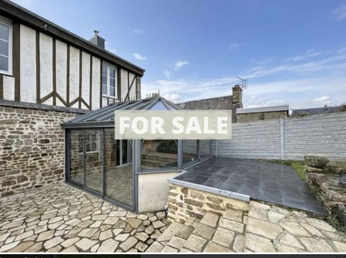 Main House with Guest Cottage and Garden